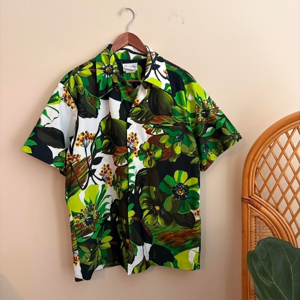 Vintage 1970s 1980s Hawaii Nei Honolulu Floral Pattern Hawaiian Button Up Shirt